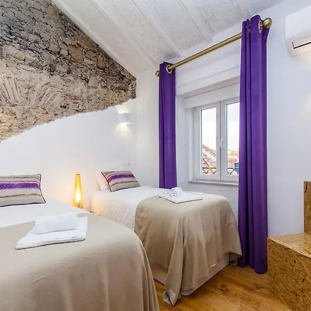 Апартаменты Carmo Chiado Deluxe Лиссабон