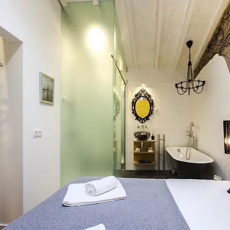 Carmo Chiado Deluxe Апартаменты Лиссабон