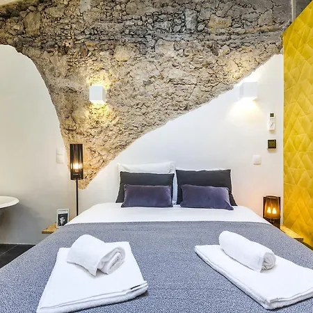 Апартаменты Carmo Chiado Deluxe