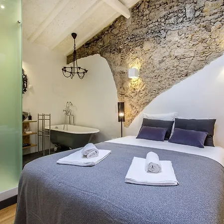 Carmo Chiado Deluxe Апартаменты *