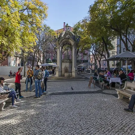 Carmo Chiado Deluxe Апартаменты Лиссабон