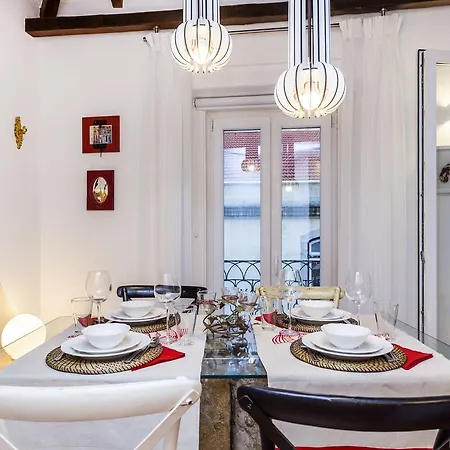 Апартаменты Carmo Chiado Deluxe